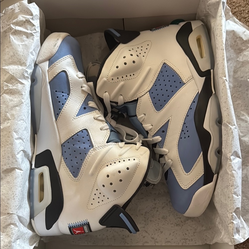 Jordan Retro Sneakers Box - Blue and Black